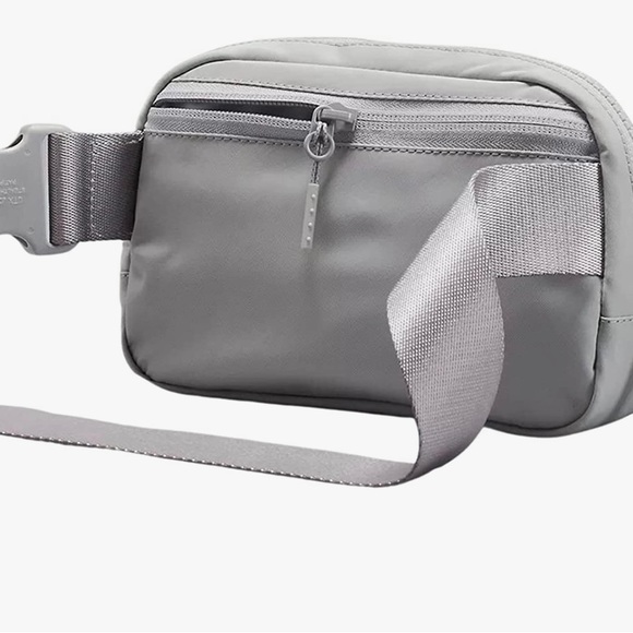 LAST ONE AUTHENTIC BRAND NEW LULULEMON EVERYWHERE BELT BAG -SILVER DROP - Picture 4 of 6